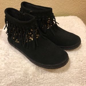 UGG Boot. Kids size 13 NWOT